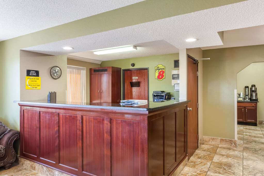 Super 8 By Wyndham East Stroudsburg - Poconos Hotel Interior foto