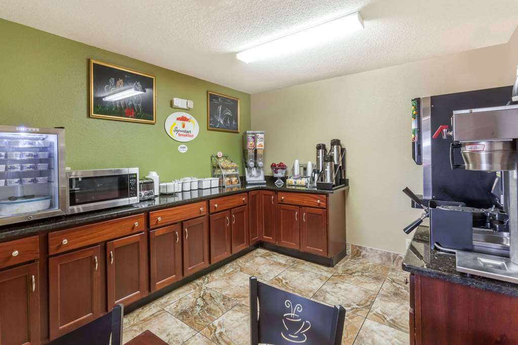 Super 8 By Wyndham East Stroudsburg - Poconos Hotel Instalações foto