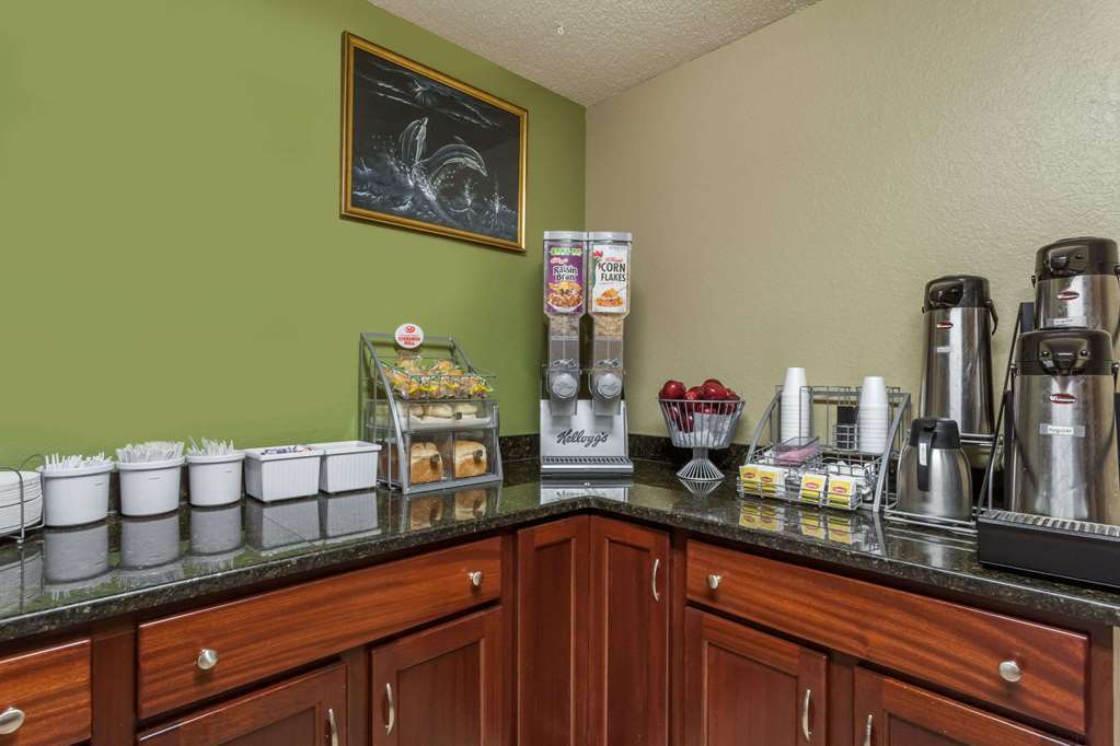Super 8 By Wyndham East Stroudsburg - Poconos Hotel Instalações foto