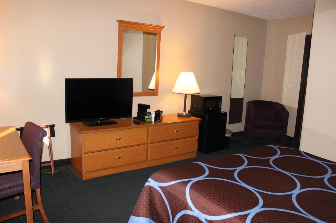 Super 8 By Wyndham East Stroudsburg - Poconos Hotel Exterior foto