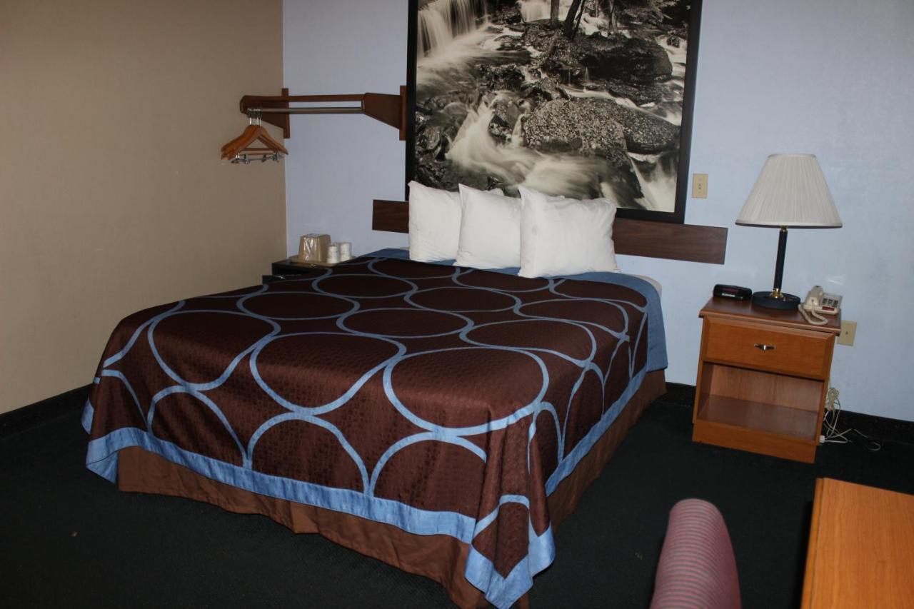 Super 8 By Wyndham East Stroudsburg - Poconos Hotel Exterior foto
