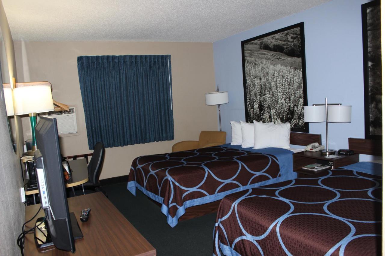 Super 8 By Wyndham East Stroudsburg - Poconos Hotel Exterior foto